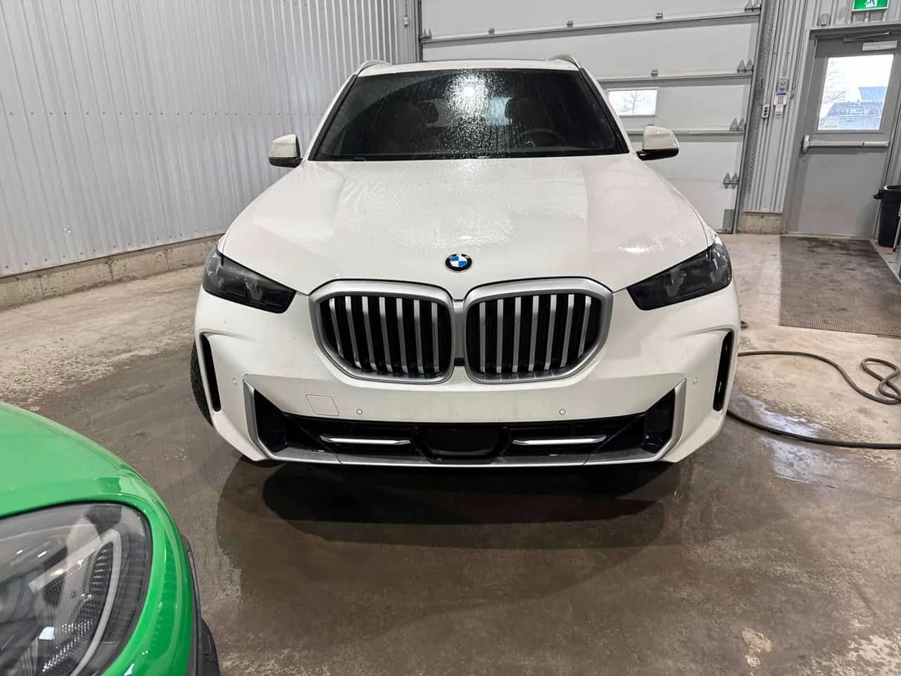 BMW X5 xDrive40i/ДИСТРОНИК/ОБДУХВАНЕ/АМБИЕНТНО/ПАНОРАМА - изображение 2