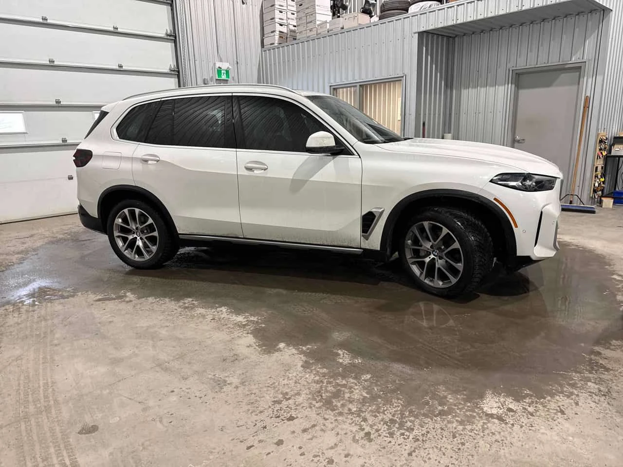 BMW X5 xDrive40i/ДИСТРОНИК/ОБДУХВАНЕ/АМБИЕНТНО/ПАНОРАМА - изображение 4