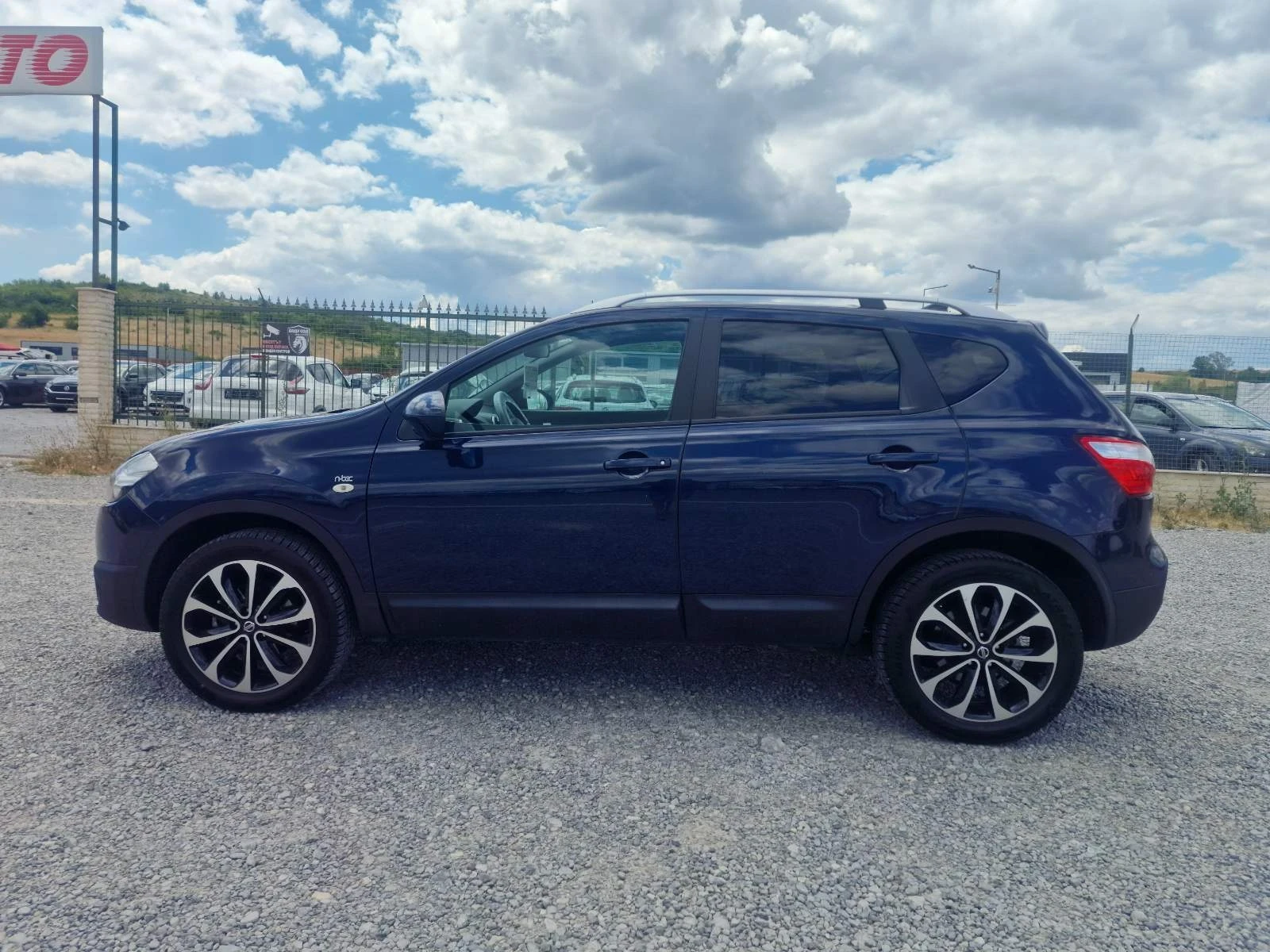 Nissan Qashqai 1.5DCI-N-TEC , снимка 6 - Автомобили и джипове - 55176777