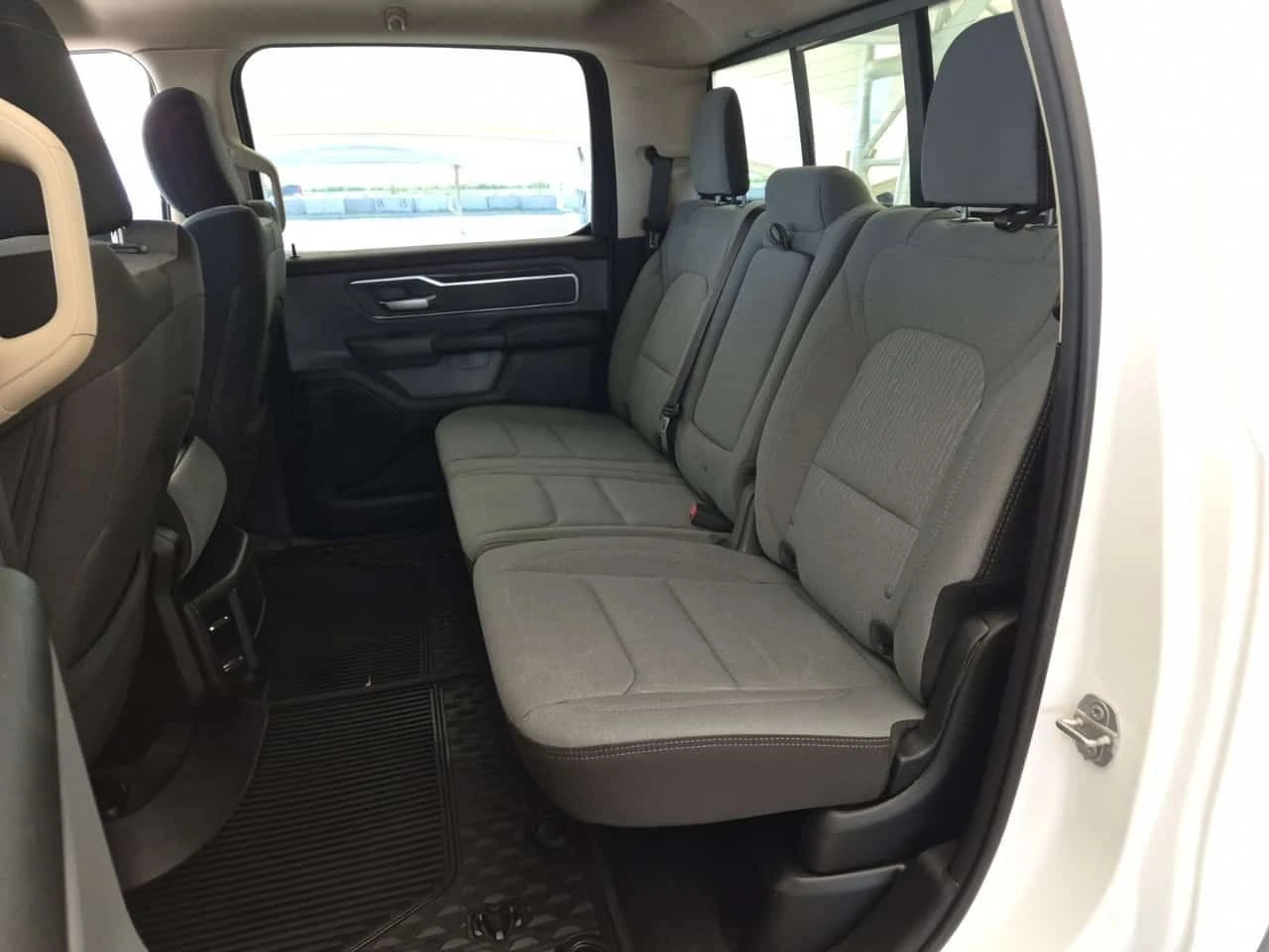Dodge RAM 1500 * BIG HORN CREW CAB SHORT BED * CARFAX * ОПЦИЯ ЗА , снимка 11 - Автомобили и джипове - 55510478