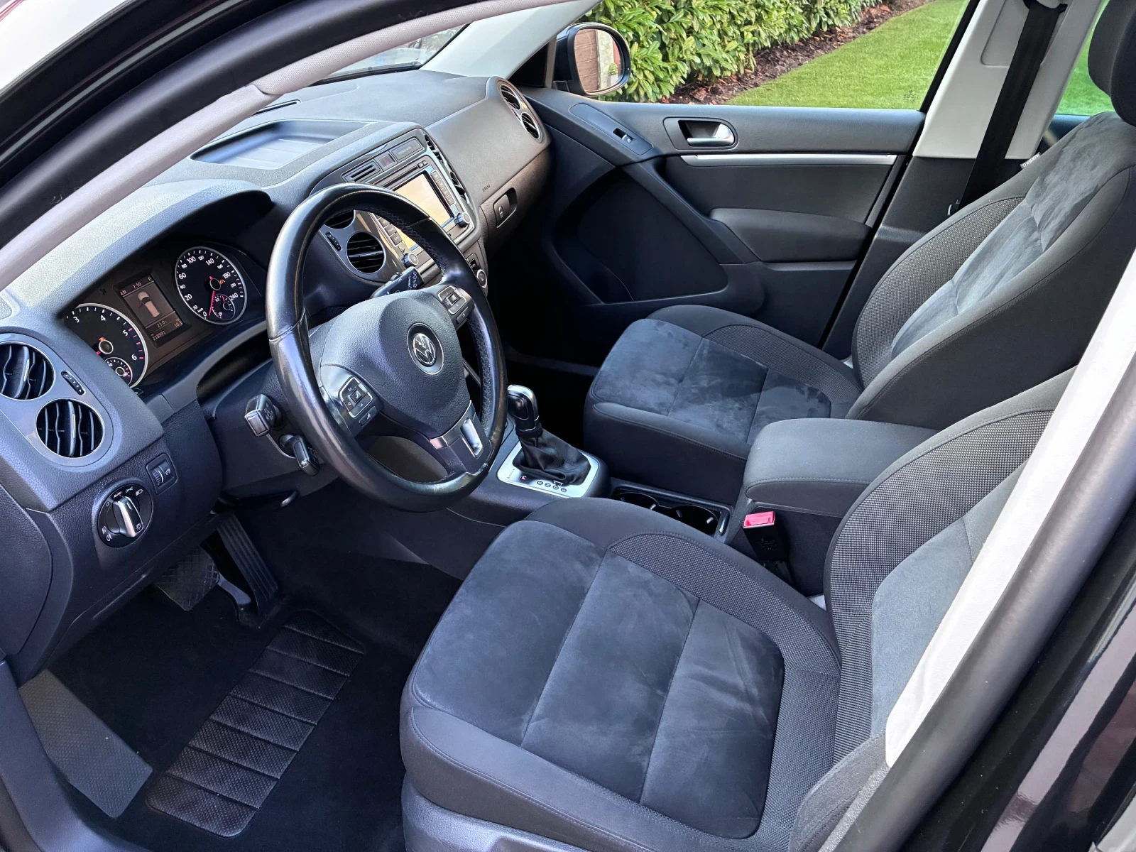 VW Tiguan 4 Motion DSG /LED /CAM /PANORAMA , снимка 12 - Автомобили и джипове - 55645878