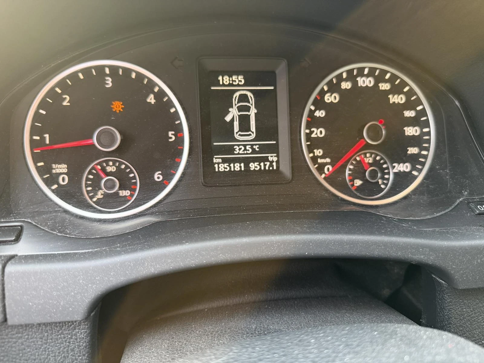 VW Tiguan, снимка 9 - Автомобили и джипове - 55795193