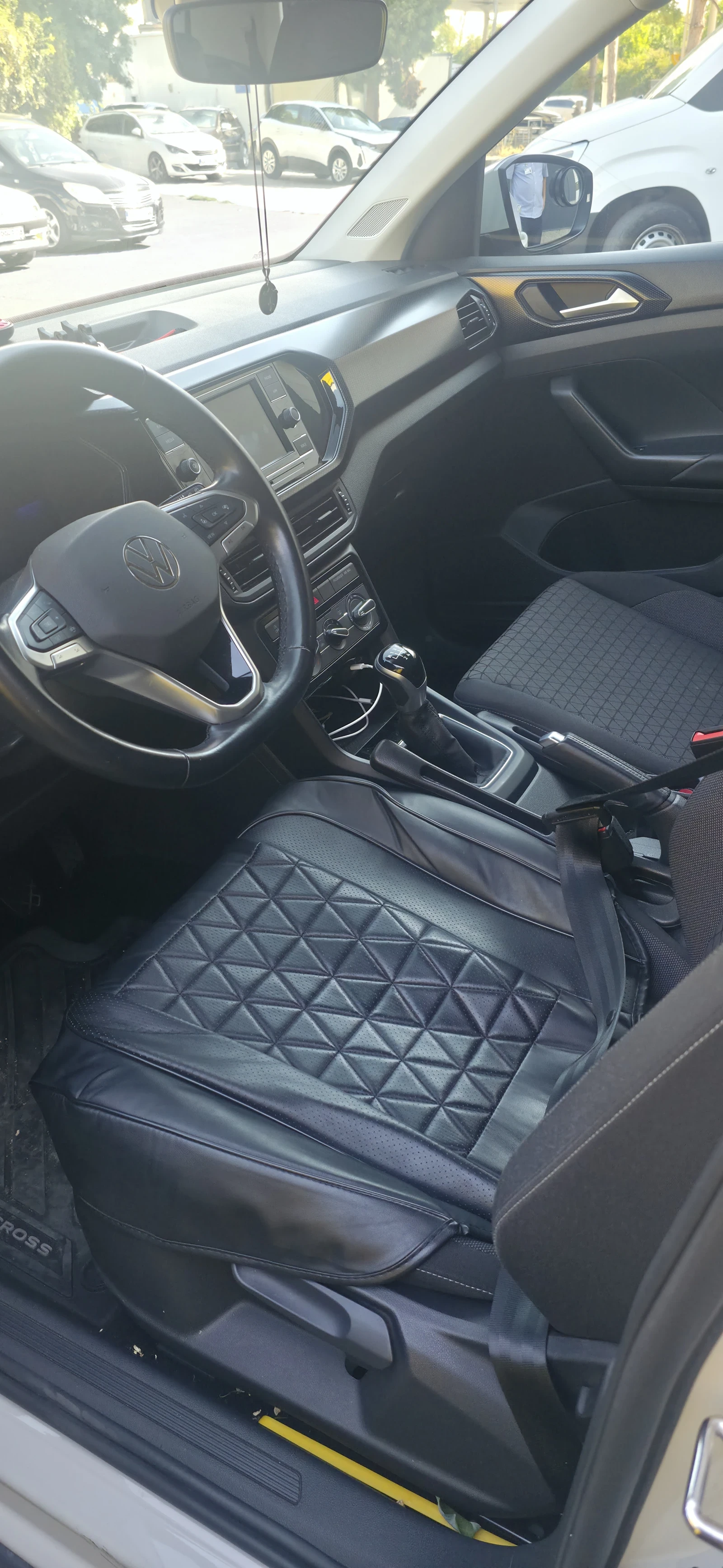 VW T-Cross, снимка 3 - Автомобили и джипове - 55948629