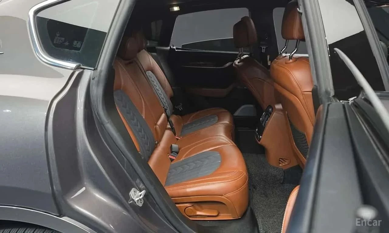 Maserati Levante, снимка 15 - Автомобили и джипове - 56689903