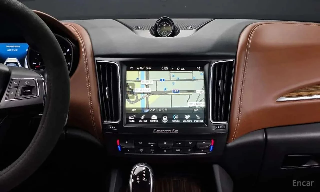 Maserati Levante, снимка 11 - Автомобили и джипове - 56689903