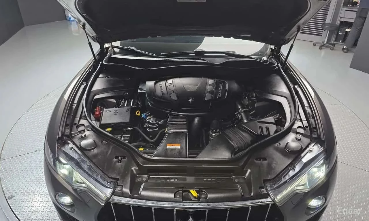 Maserati Levante, снимка 17 - Автомобили и джипове - 56689903