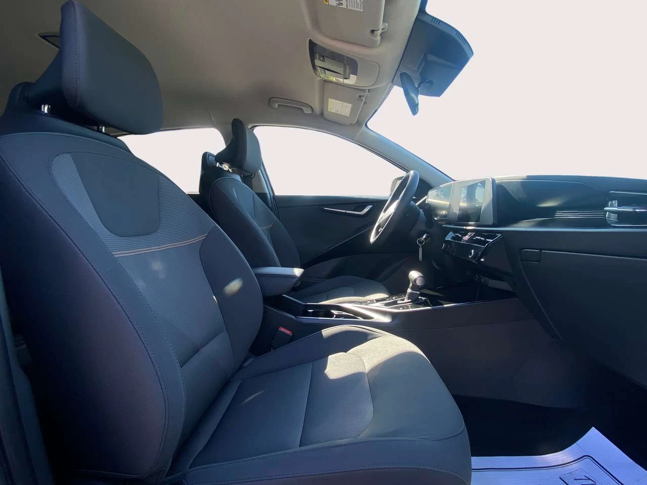 Kia Niro LX HYBRID, снимка 8 - Автомобили и джипове - 56705783