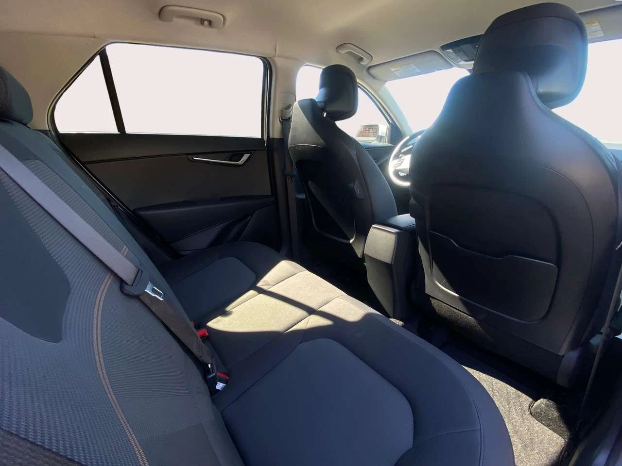 Kia Niro LX HYBRID, снимка 9 - Автомобили и джипове - 56705783