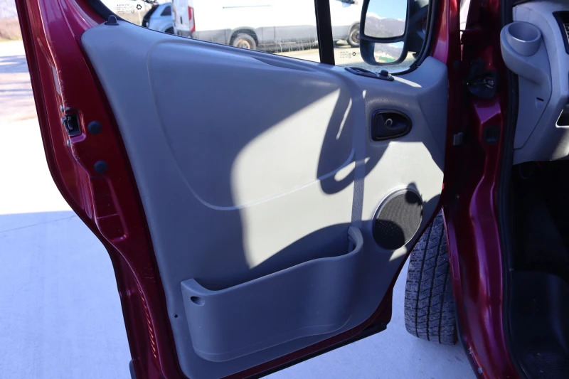 Opel Vivaro 1.9* Kлиматик* 5+ 1* MAXI, снимка 7 - Бусове и автобуси - 52930735