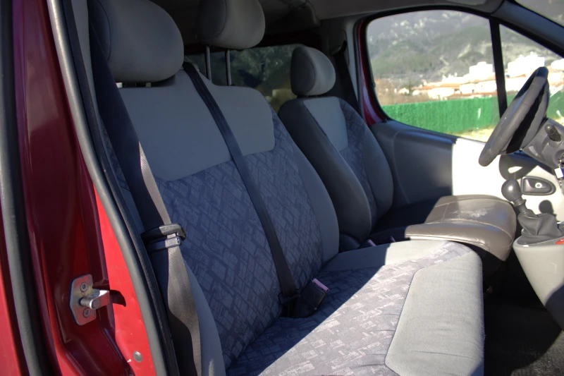 Opel Vivaro 1.9* Kлиматик* 5+ 1* MAXI, снимка 13 - Бусове и автобуси - 52930735