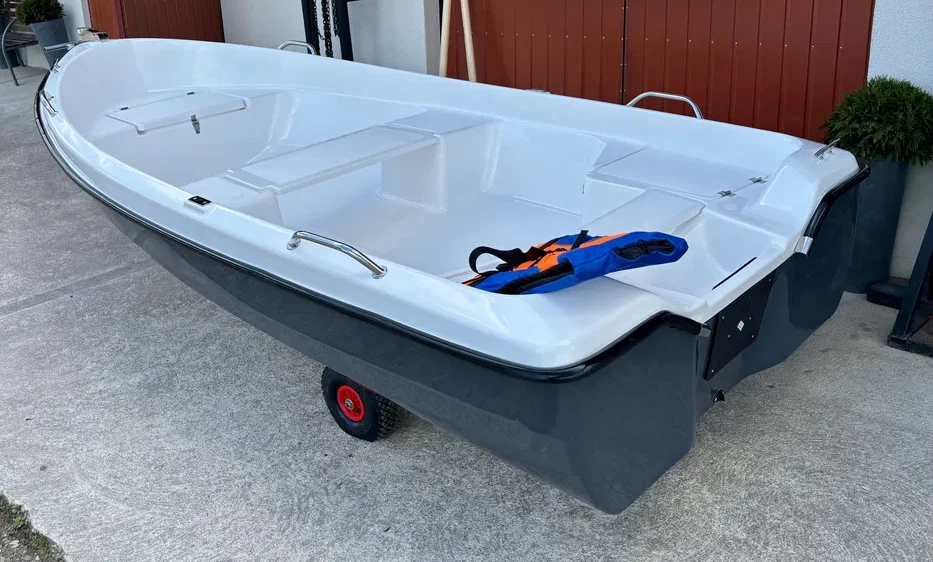 Лодка Marine Equipment Delfin, снимка 2 - Воден транспорт - 53787379