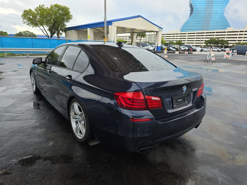 BMW 550 Head Up* Keyless* Soft-Close* M Sport Pkg* , снимка 6 - Автомобили и джипове - 47678347