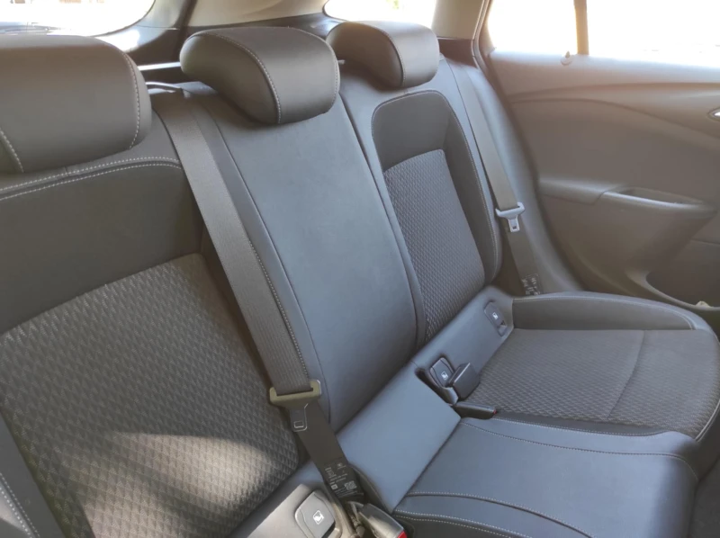 Opel Astra 1.6CDTI, снимка 13 - Автомобили и джипове - 52303550