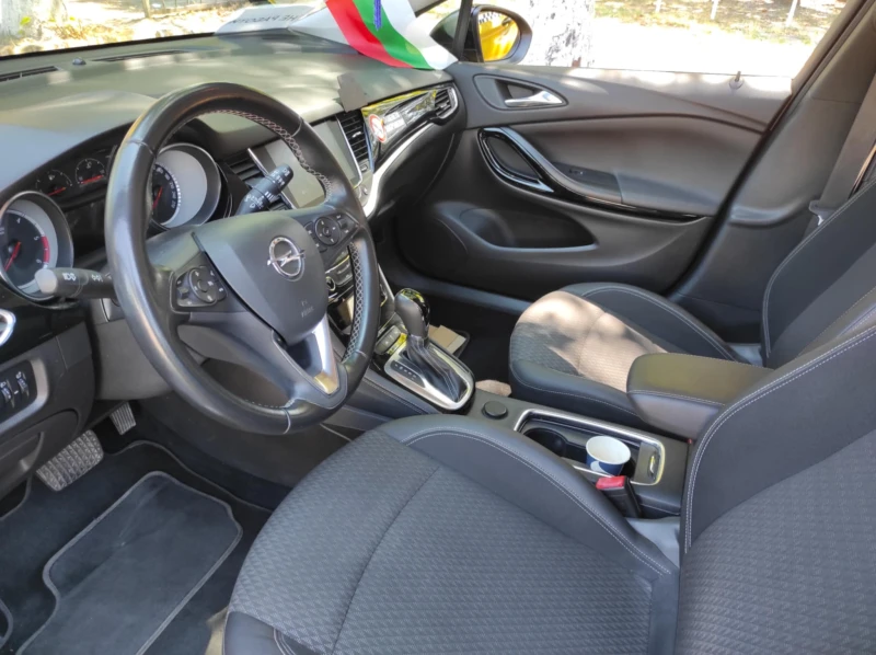 Opel Astra 1.6CDTI, снимка 9 - Автомобили и джипове - 52303550