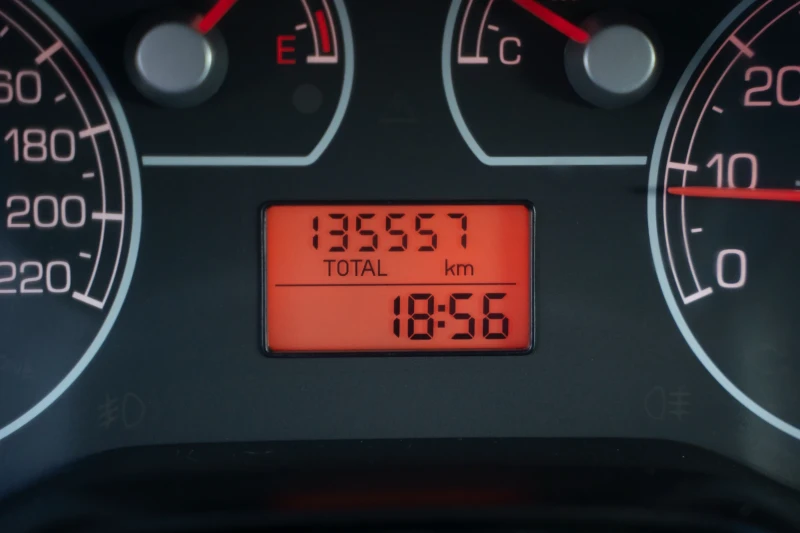 Fiat Punto Grande, снимка 8 - Автомобили и джипове - 52646294