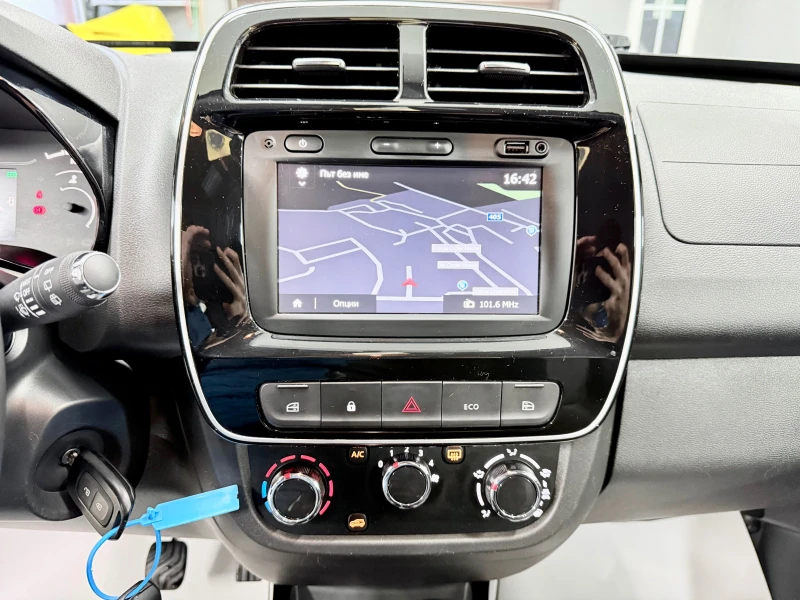 Dacia Spring Expression* 45k.c.CCS* Гаранция* Лизинг* , снимка 13 - Автомобили и джипове - 52952815