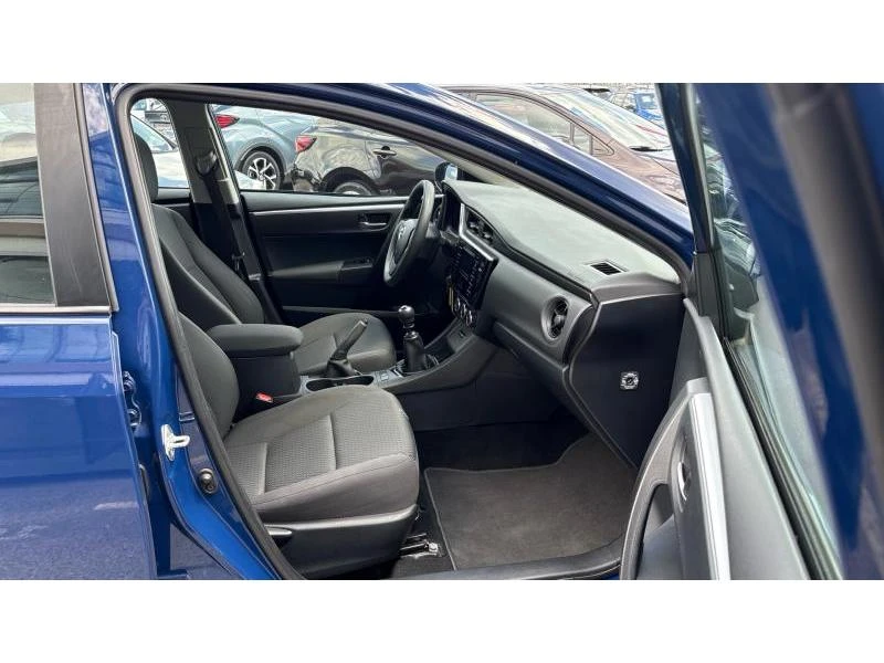 Toyota Corolla SDN TERRA 1.4D-4D 6MT, снимка 6 - Автомобили и джипове - 54707615