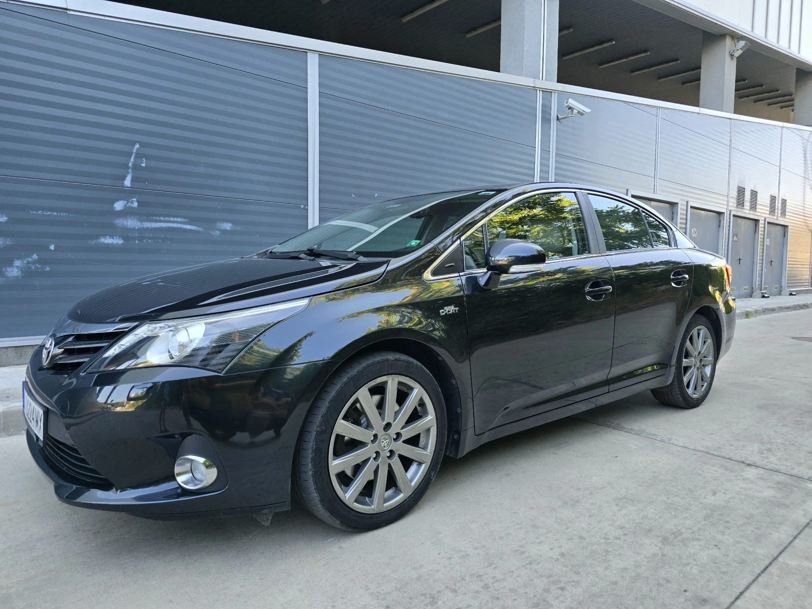 Toyota Avensis 2.2 DCat Luxury edition - изображение 2