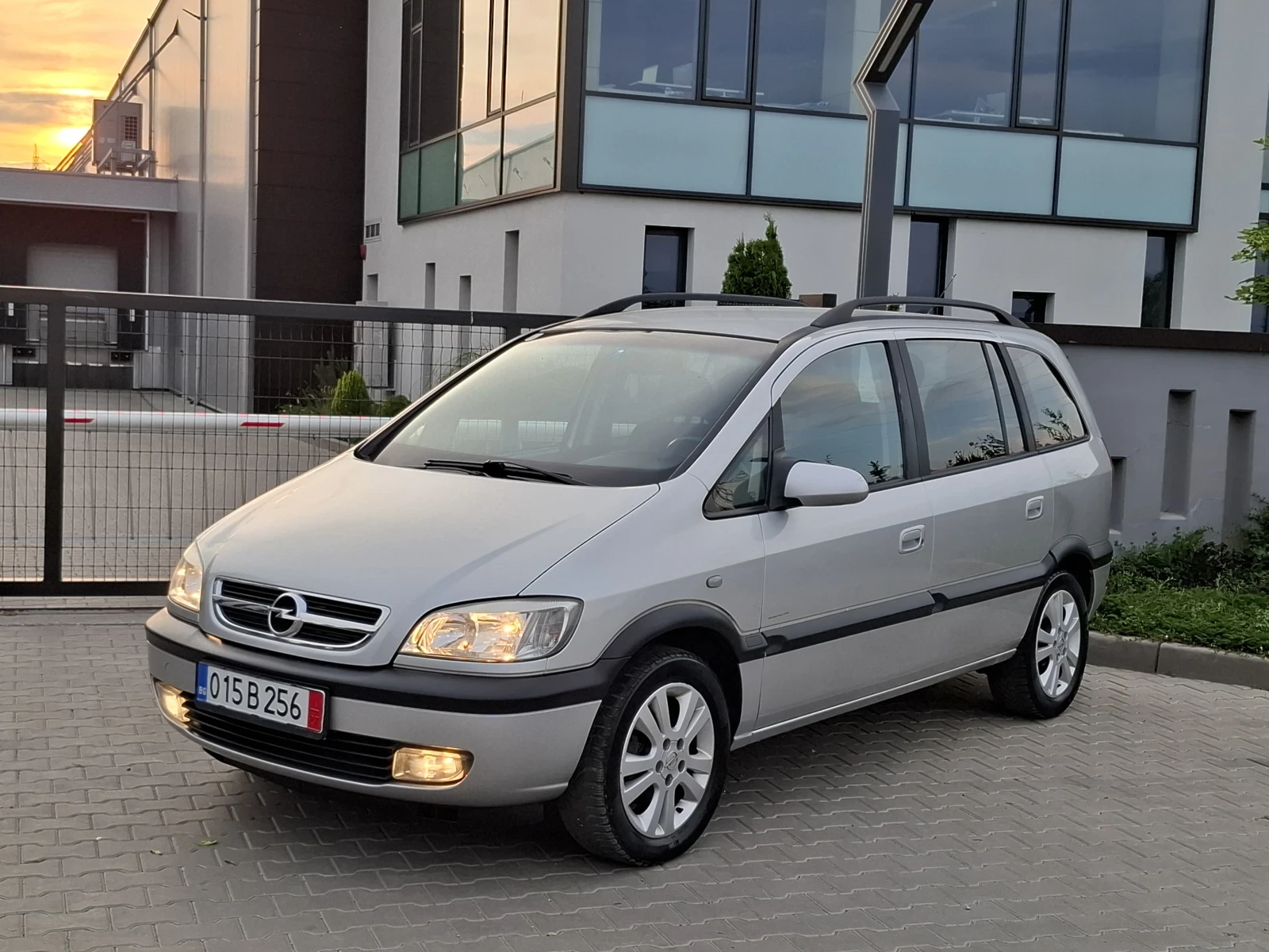 Opel Zafira 2.0DTI* (101кс)* * КЛИМАТРОНИК* НОВ ВНОС*  - изображение 3
