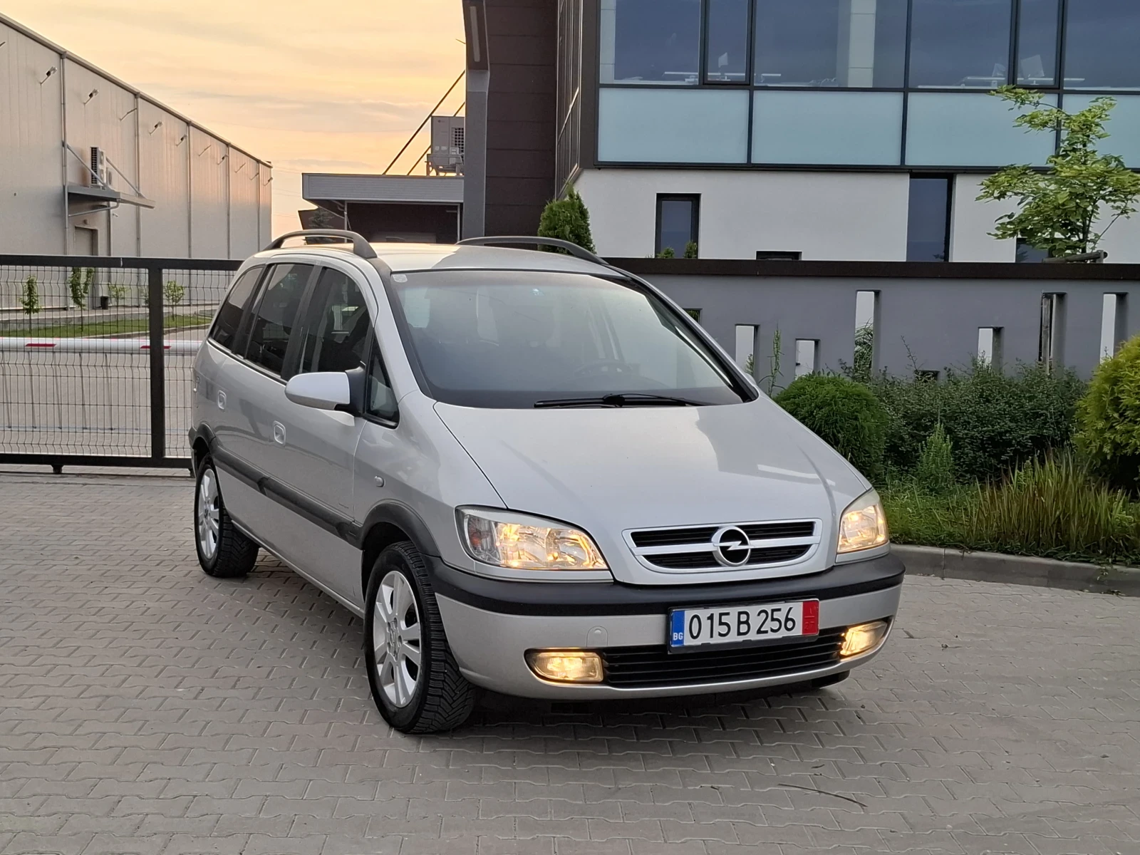 Opel Zafira 2.0DTI* (101кс)* * КЛИМАТРОНИК* НОВ ВНОС*  - изображение 8