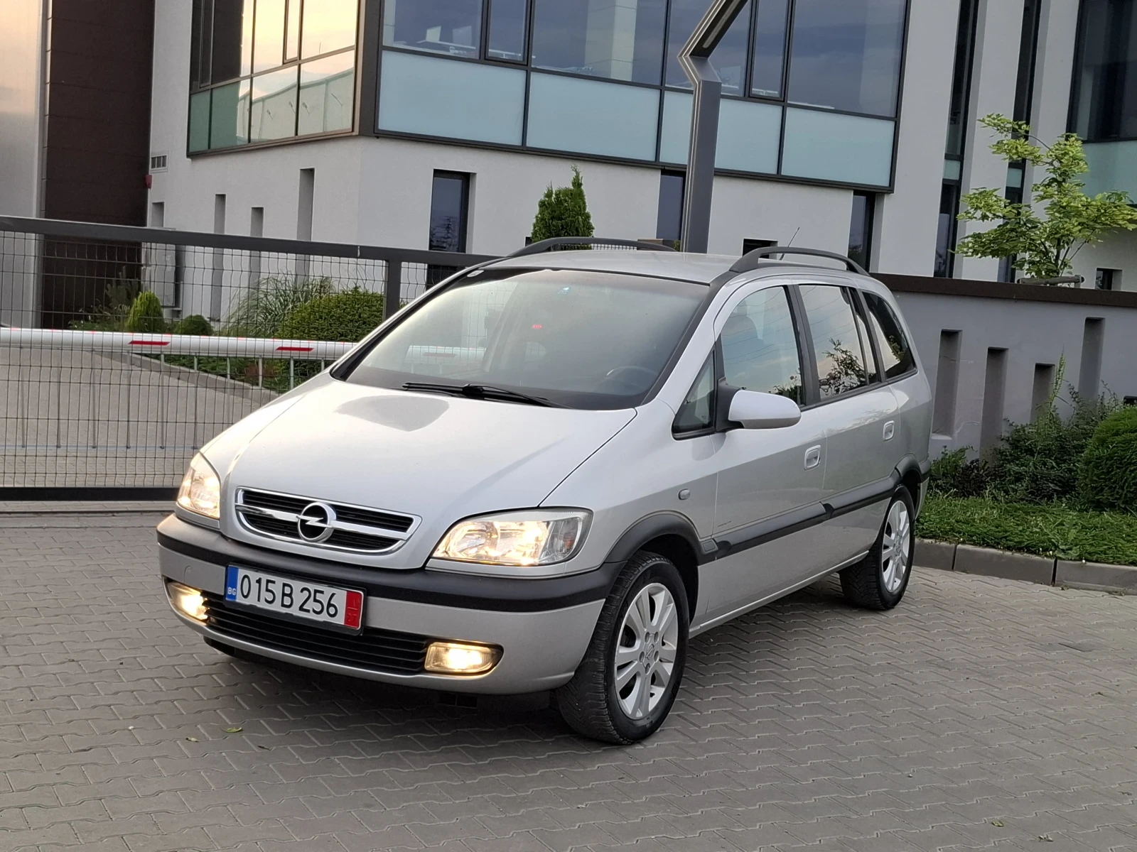 Opel Zafira 2.0DTI* (101кс)* * КЛИМАТРОНИК* НОВ ВНОС*  - изображение 2