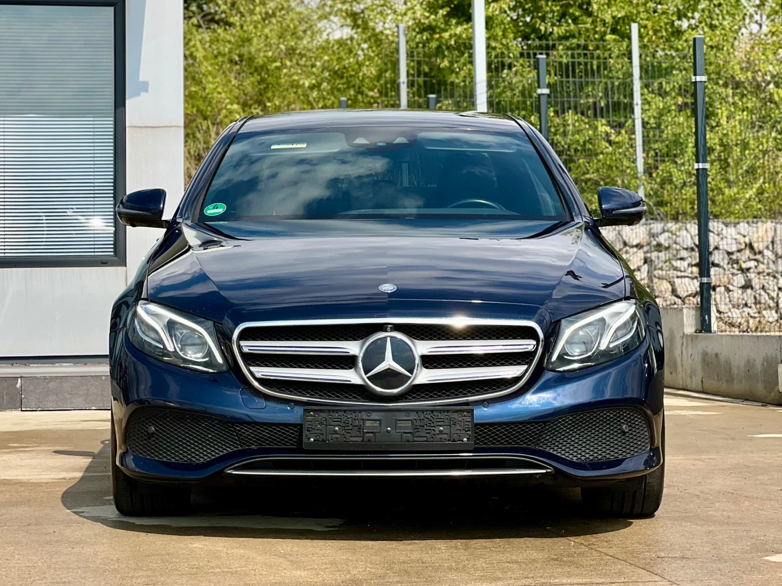 Mercedes-Benz E 220 DIGITAL / 2.2D-194HP / 360 КАМЕРА / ПОДГРЕВ / 9G - изображение 3