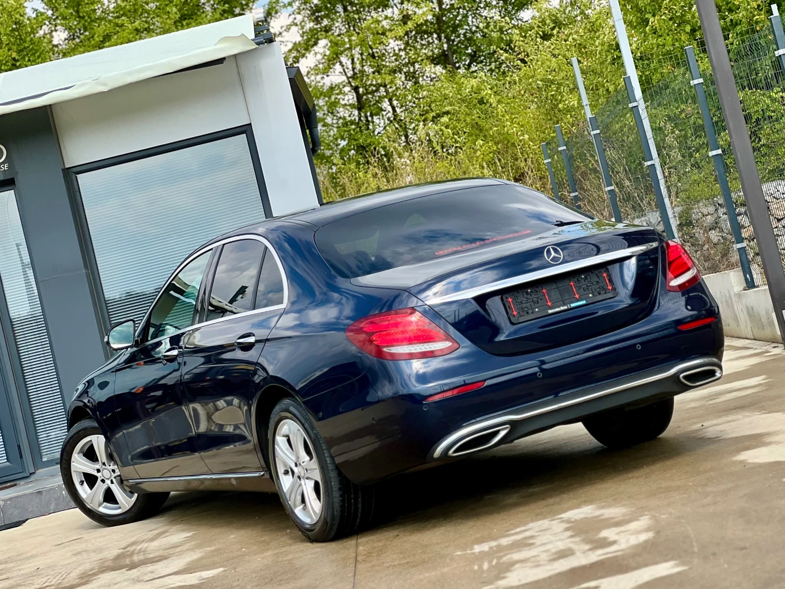 Mercedes-Benz E 220 DIGITAL / 2.2D-194HP / 360 КАМЕРА / ПОДГРЕВ / 9G - изображение 6