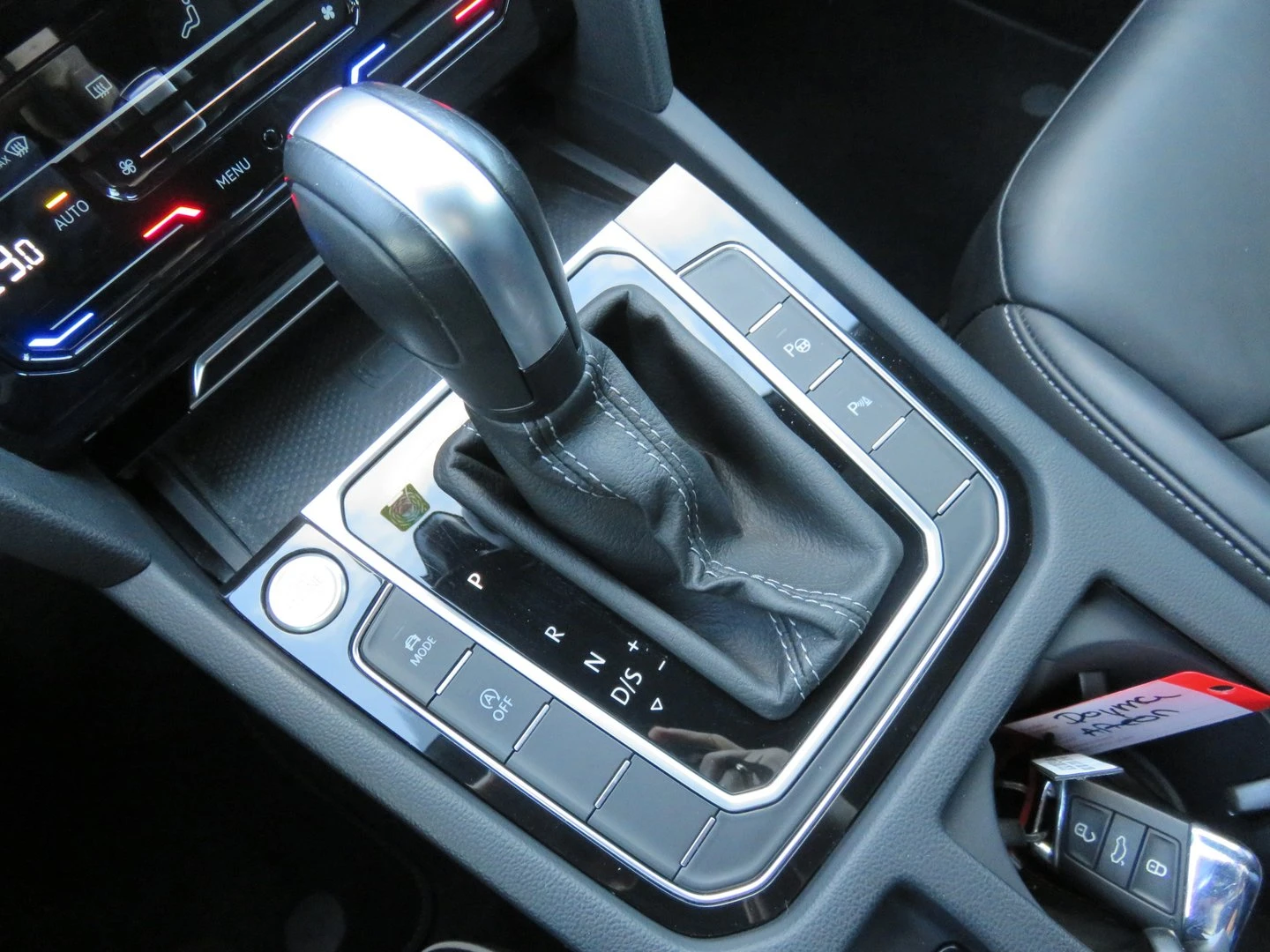 VW Arteon R-Line 2.0 TDI SCR 4MOTION DSG, снимка 11 - Автомобили и джипове - 54331353