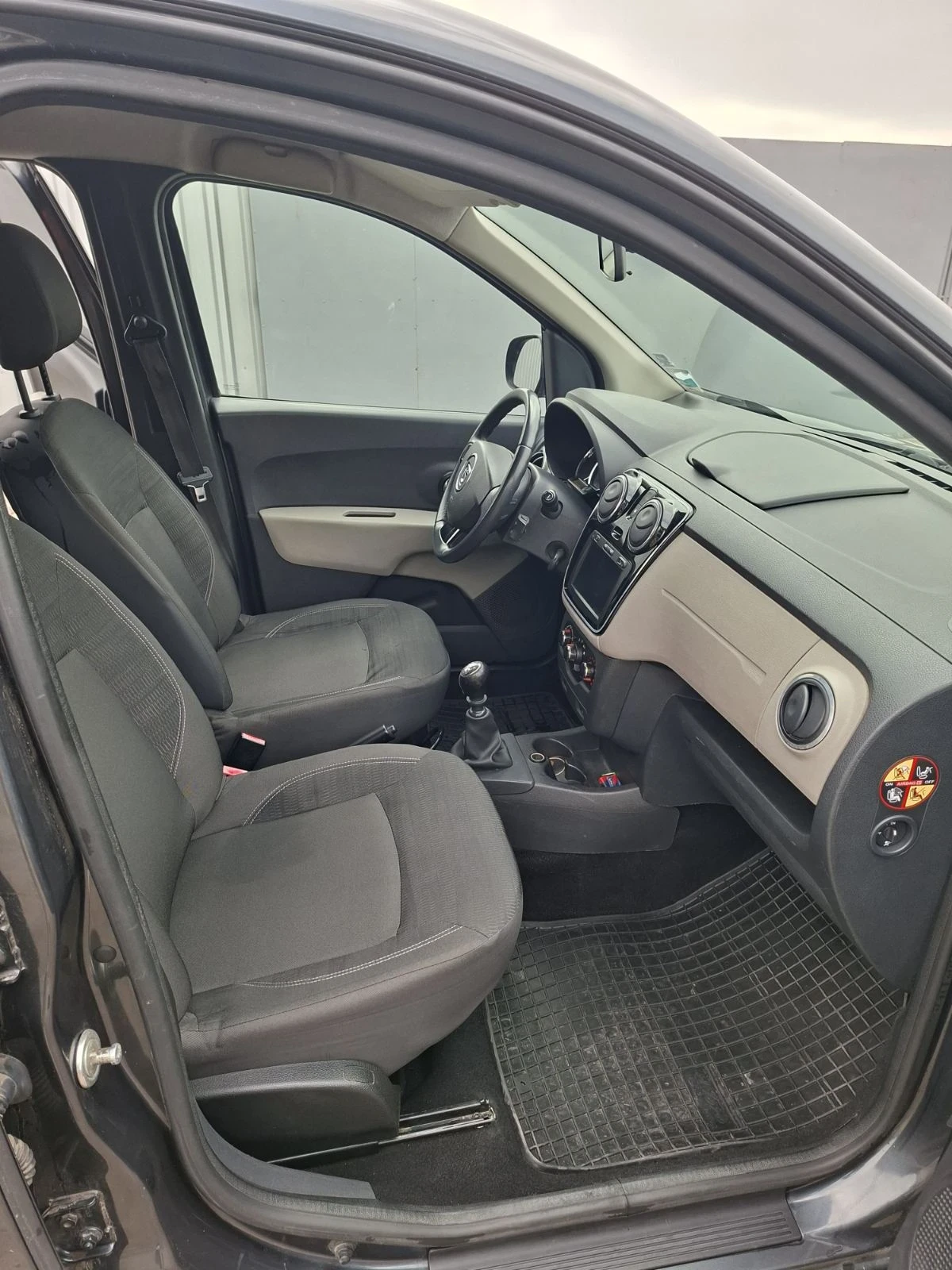 Dacia Lodgy 1.5 DCI, снимка 6 - Автомобили и джипове - 53929683