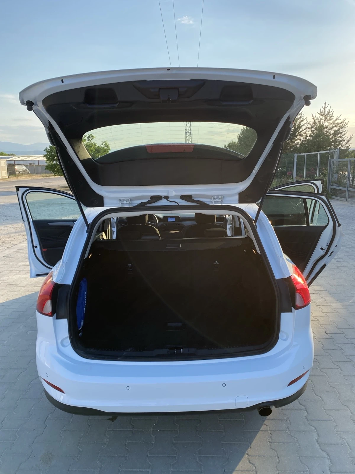 Ford Focus 1.0i, снимка 6 - Автомобили и джипове - 54311542