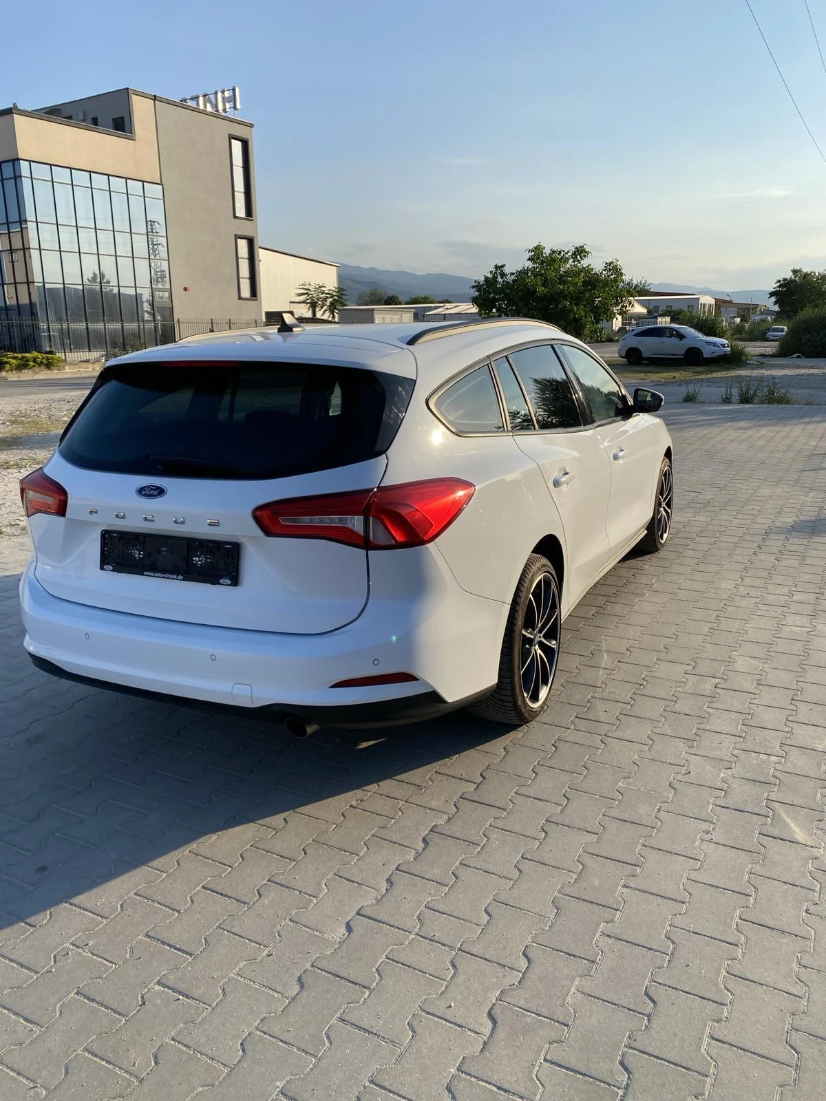 Ford Focus 1.0i, снимка 4 - Автомобили и джипове - 54311542