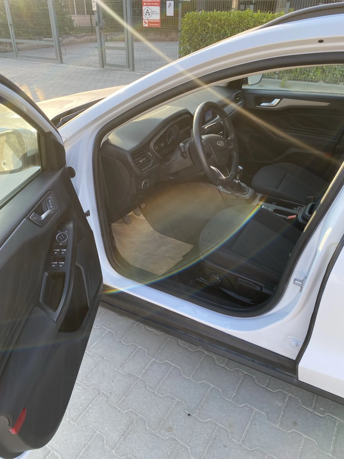 Ford Focus 1.0i, снимка 8 - Автомобили и джипове - 54311542