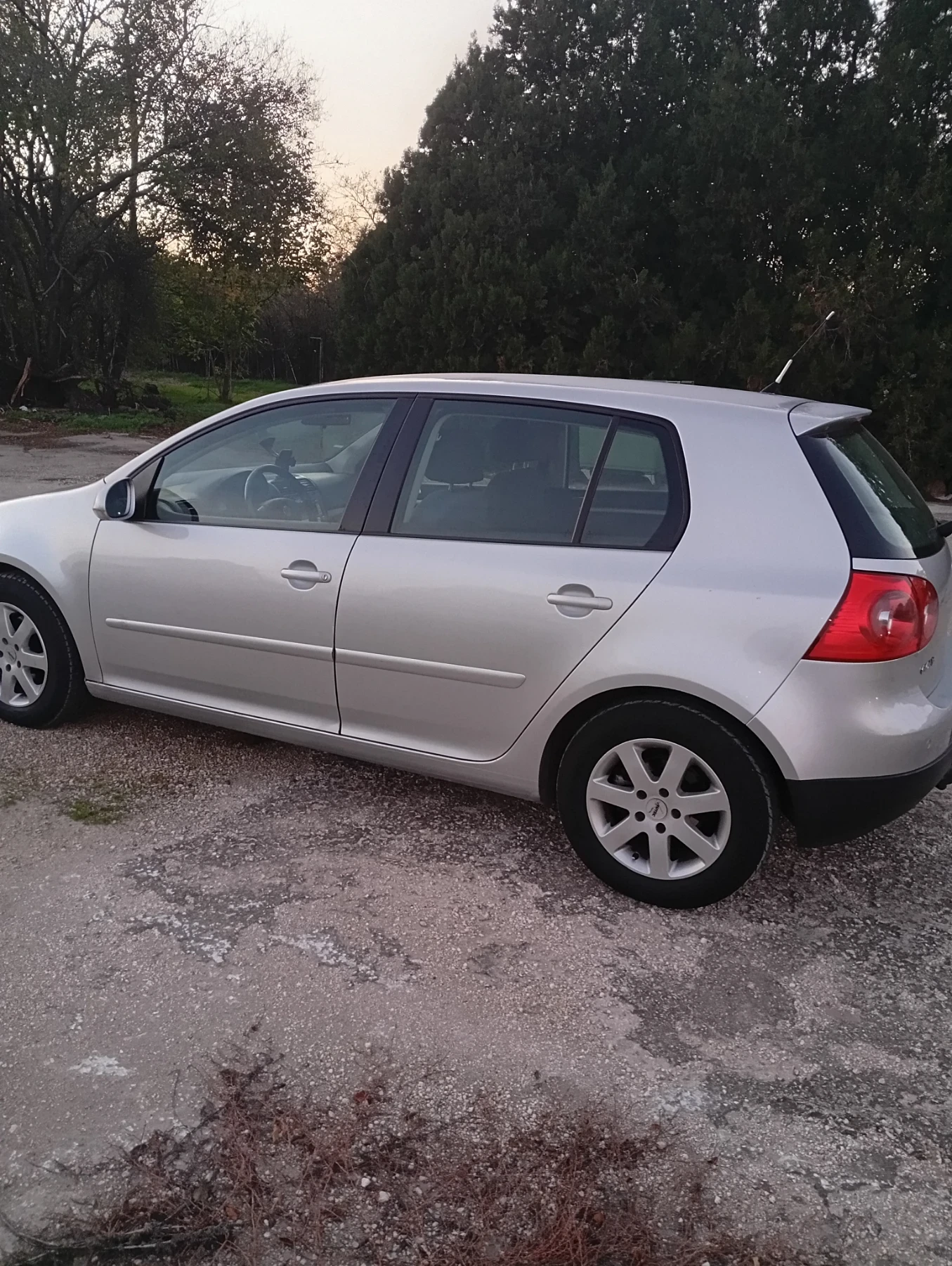 VW Golf 5, снимка 7 - Автомобили и джипове - 54582093