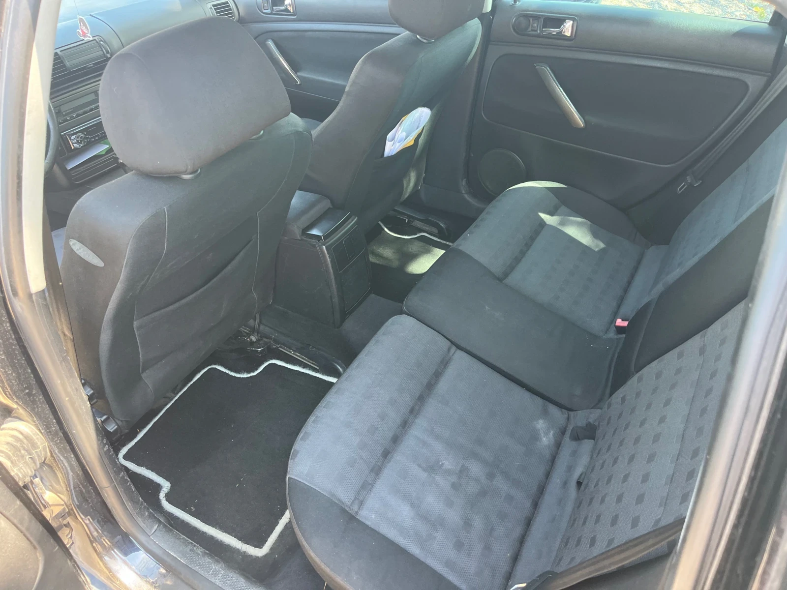 VW Passat 1.9 TDI 131 kc, снимка 11 - Автомобили и джипове - 55459179