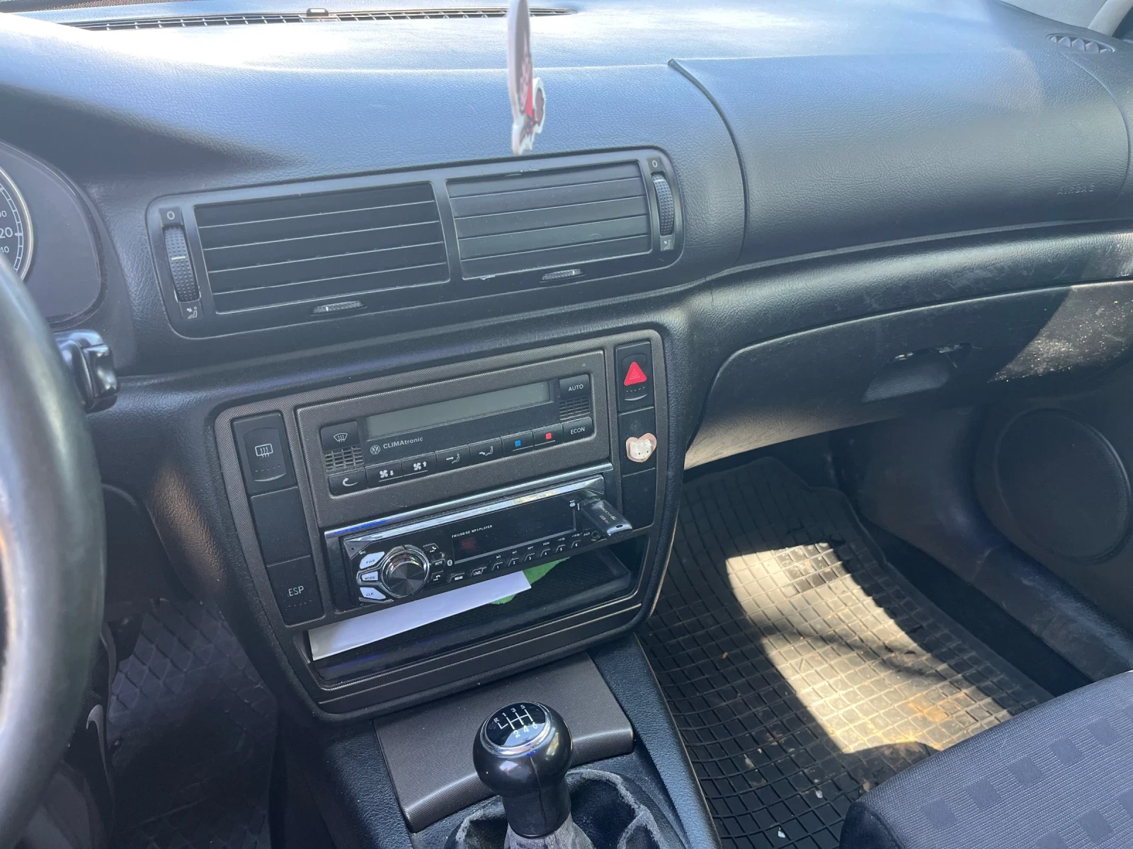 VW Passat 1.9 TDI 131 kc, снимка 10 - Автомобили и джипове - 55459179