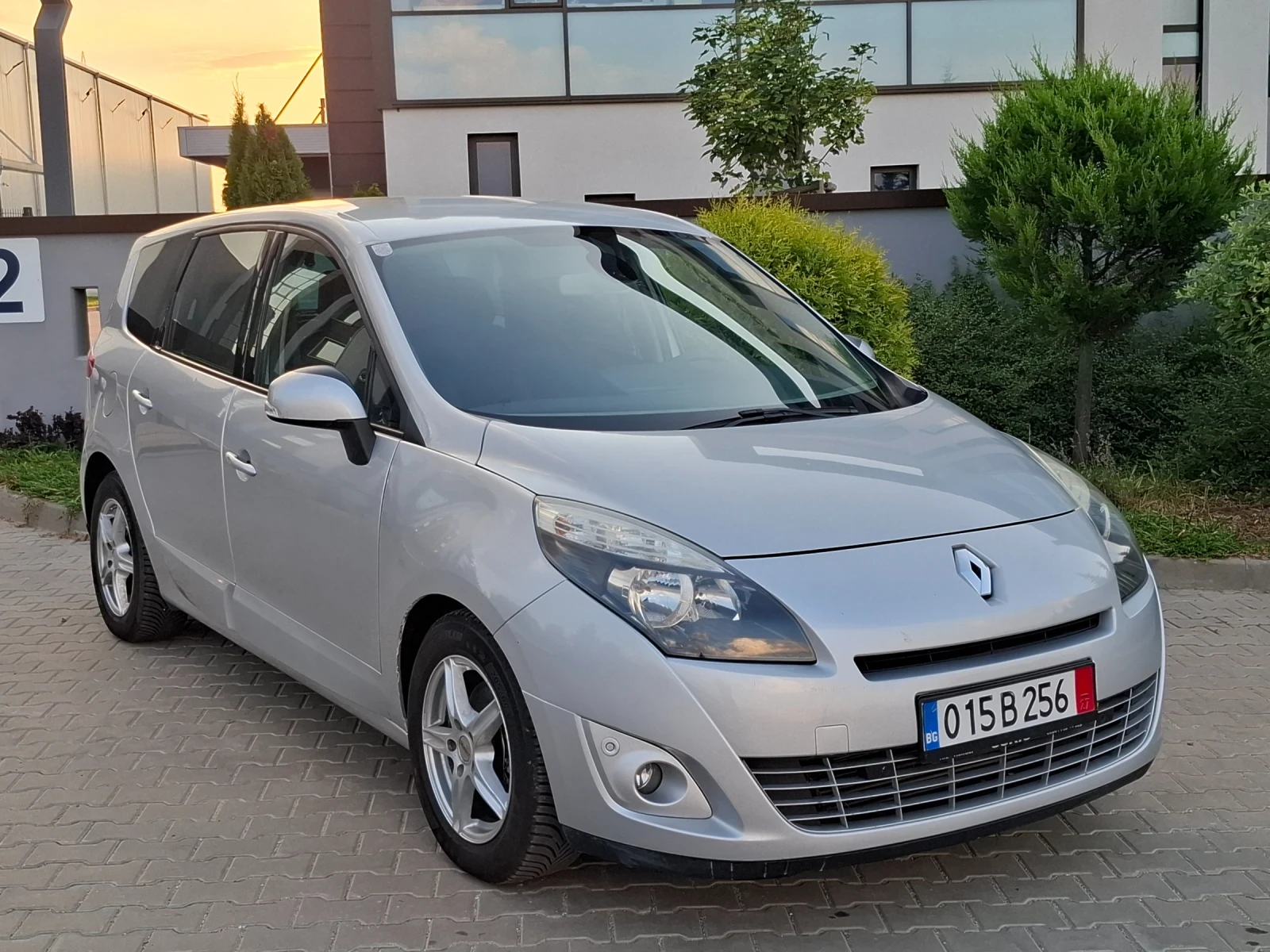 Renault Grand scenic 1.5TDCI* (110��)* 7-������* HOB BHOC* *  | Mobile.bg � ����������� 10