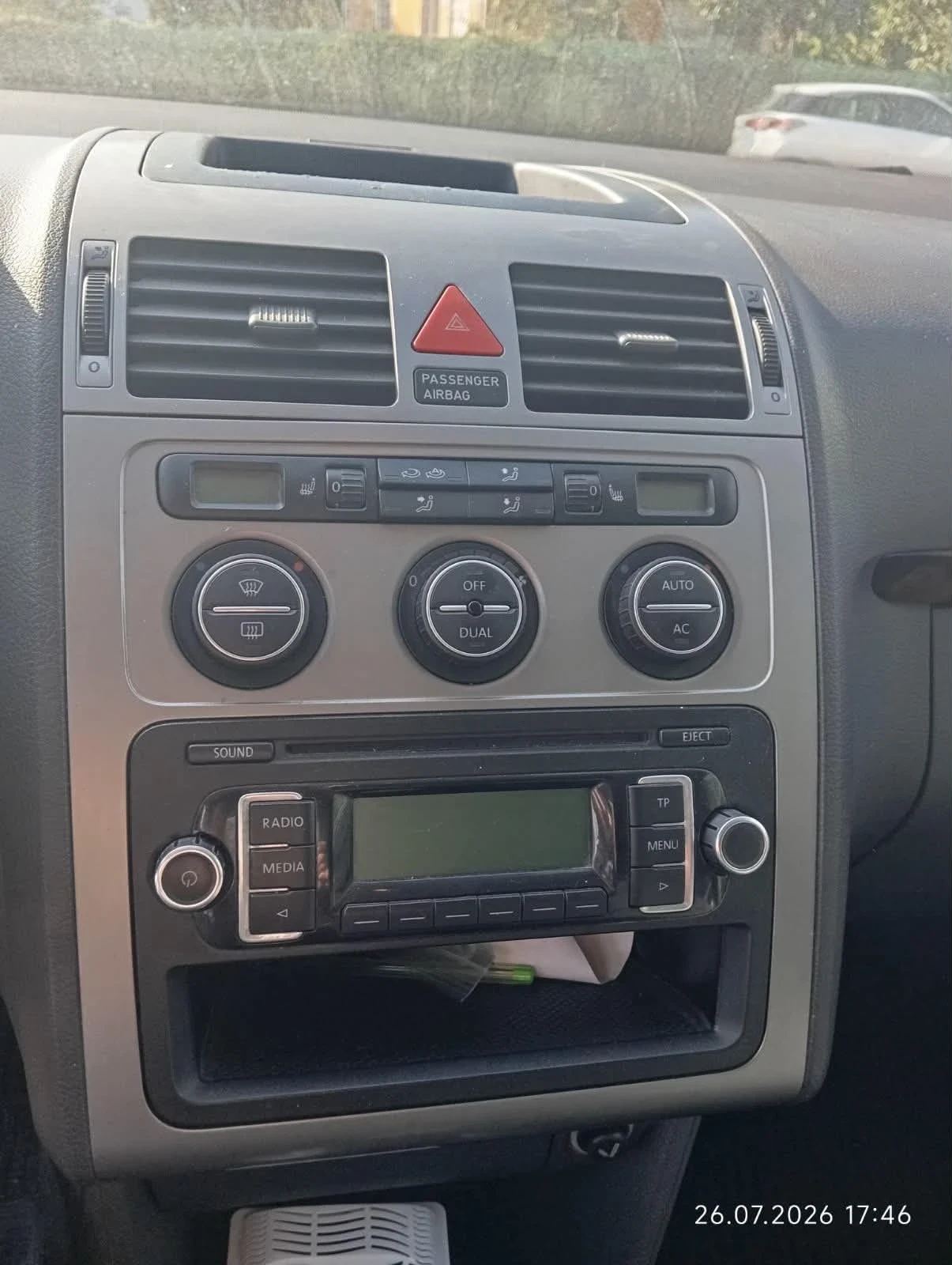 VW Touran 1.6, снимка 6 - Автомобили и джипове - 55451259