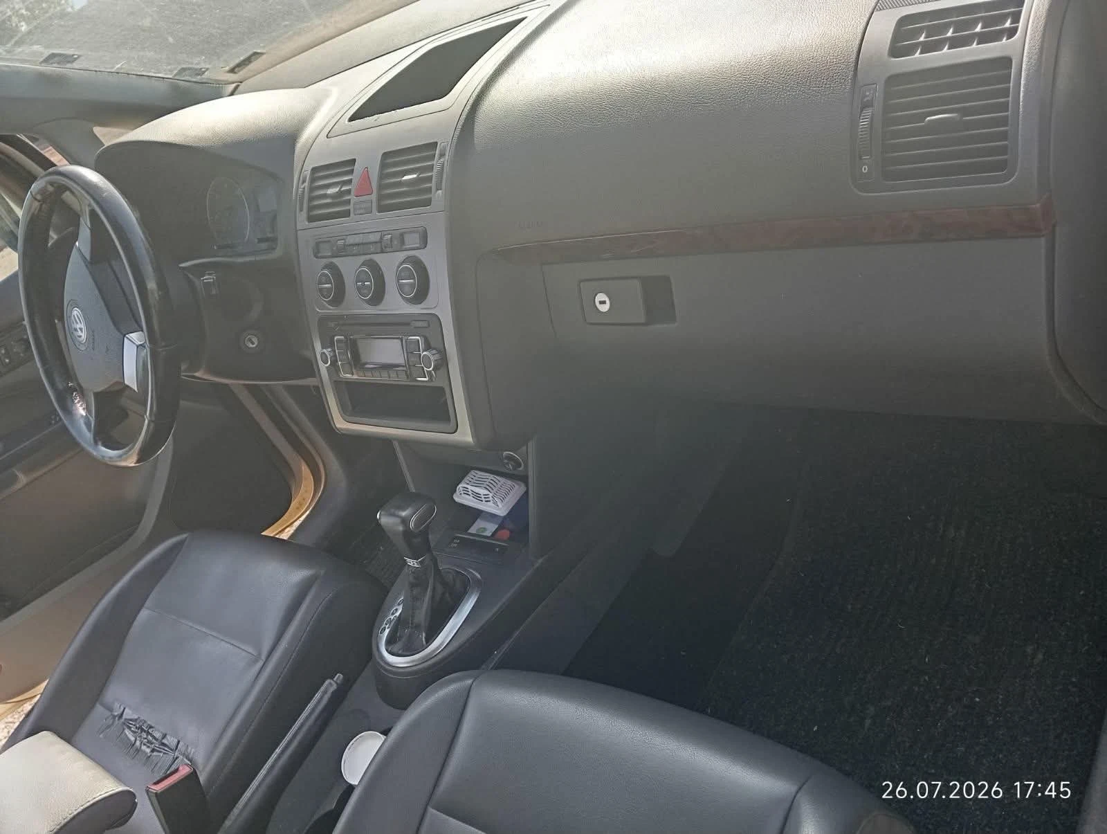 VW Touran 1.6, снимка 5 - Автомобили и джипове - 55451259