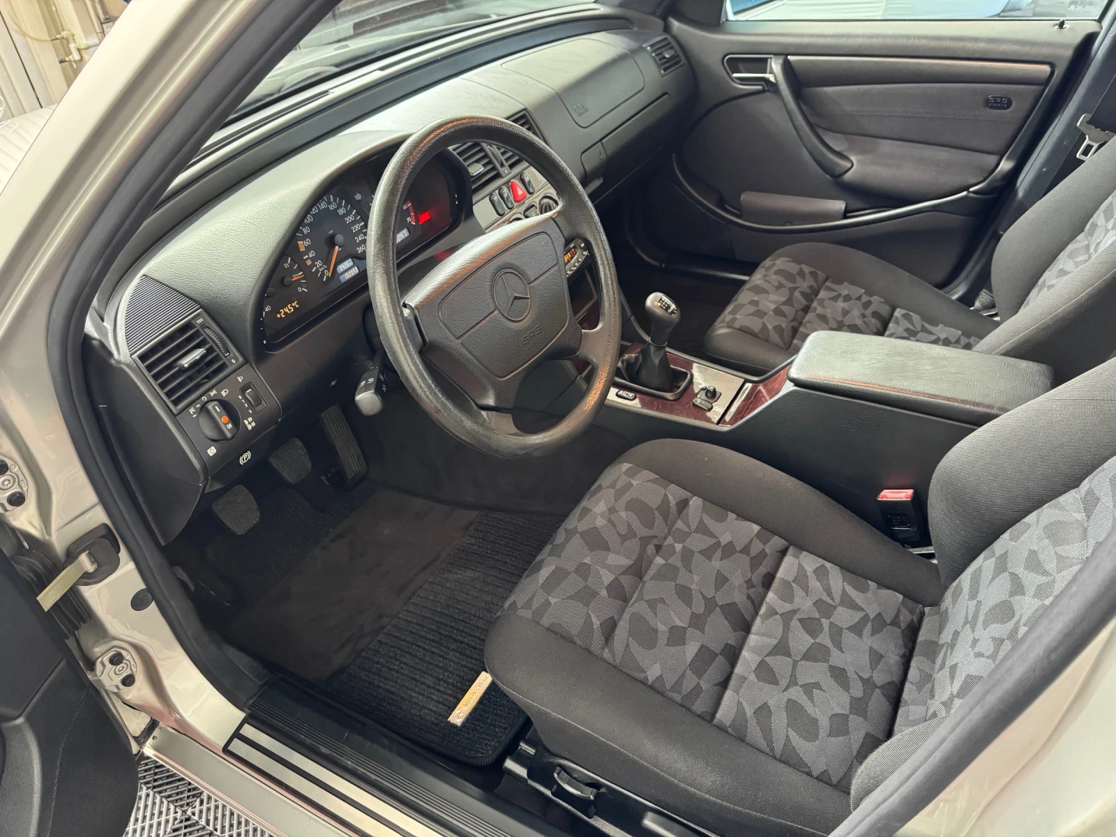 Mercedes-Benz C 200 KOMPRESSOR W202 | 102.000 km * ITALIA* ТОП СЪСТОЯН, снимка 8 - Автомобили и джипове - 56122893