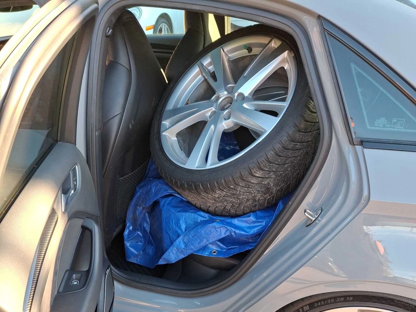 Audi Rs3 S-tronic * АвтоКредит (ЦЕНА ДО БГ), снимка 10 - Автомобили и джипове - 56183482