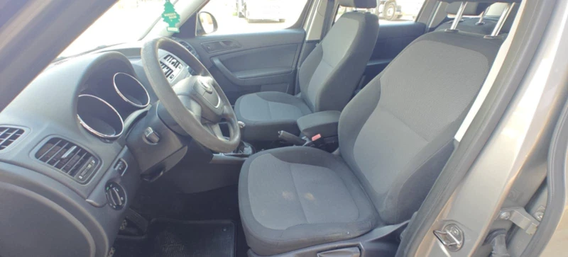 Skoda Yeti 1.2i, снимка 10 - Автомобили и джипове - 51782713