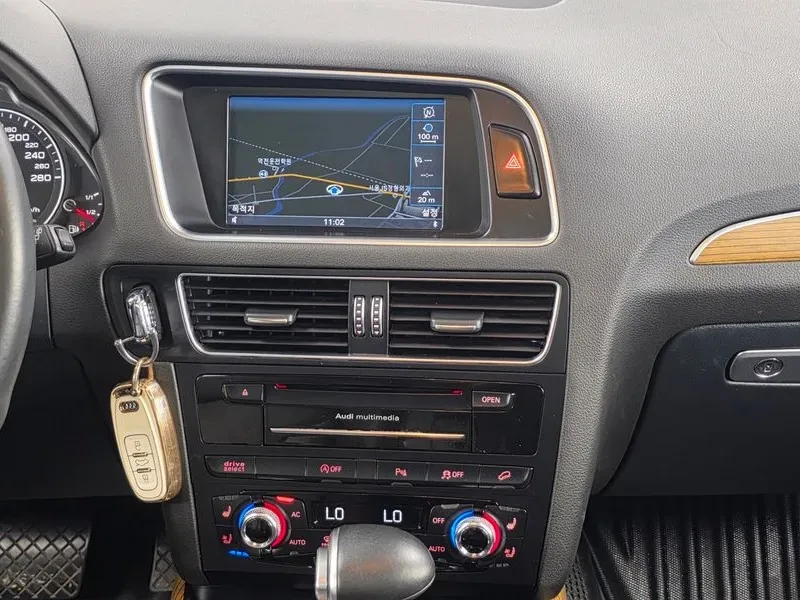 Audi Q5 3.0 TDI Quattro - САМО 30% АВАНС , снимка 14 - Автомобили и джипове - 56007927