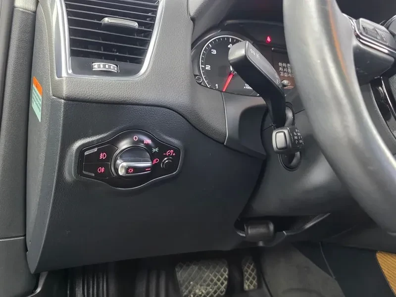 Audi Q5 3.0 TDI Quattro - САМО 30% АВАНС , снимка 16 - Автомобили и джипове - 56007927