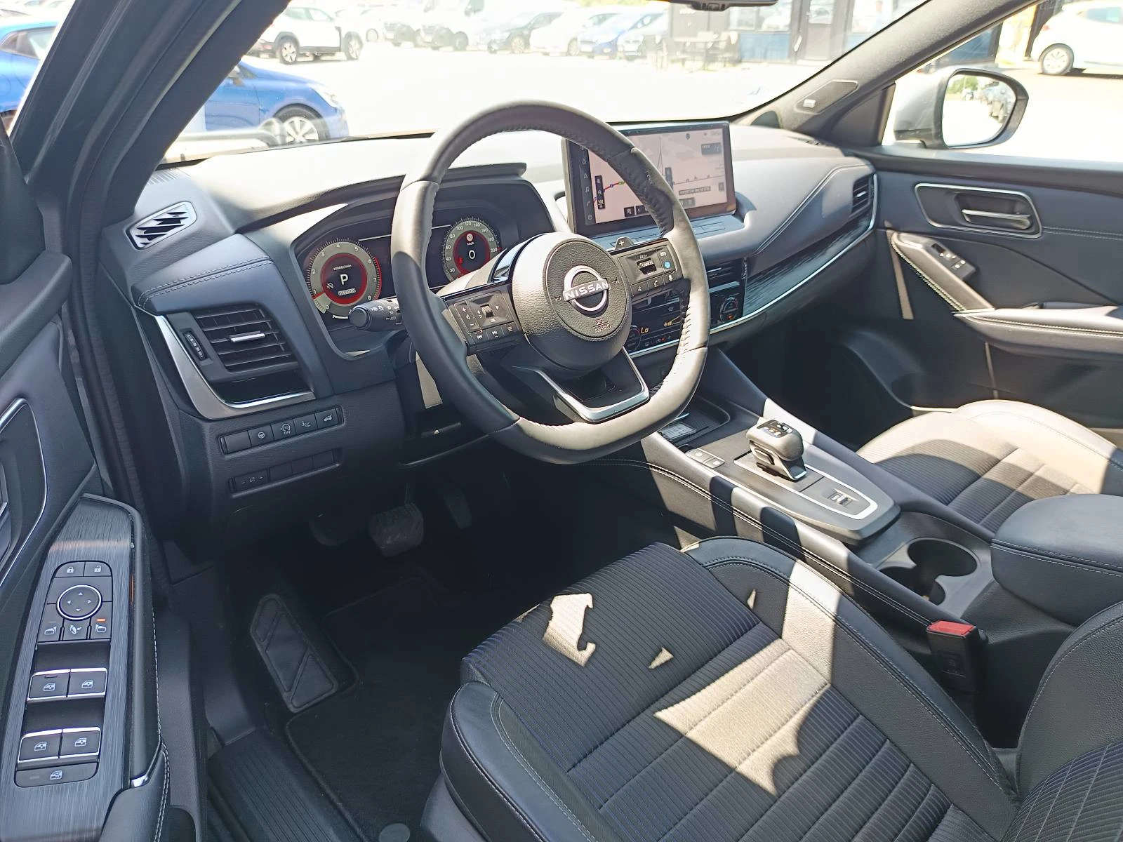 Nissan Qashqai 1.3DIG-T CVT/160к.с., снимка 11 - Автомобили и джипове - 51440717