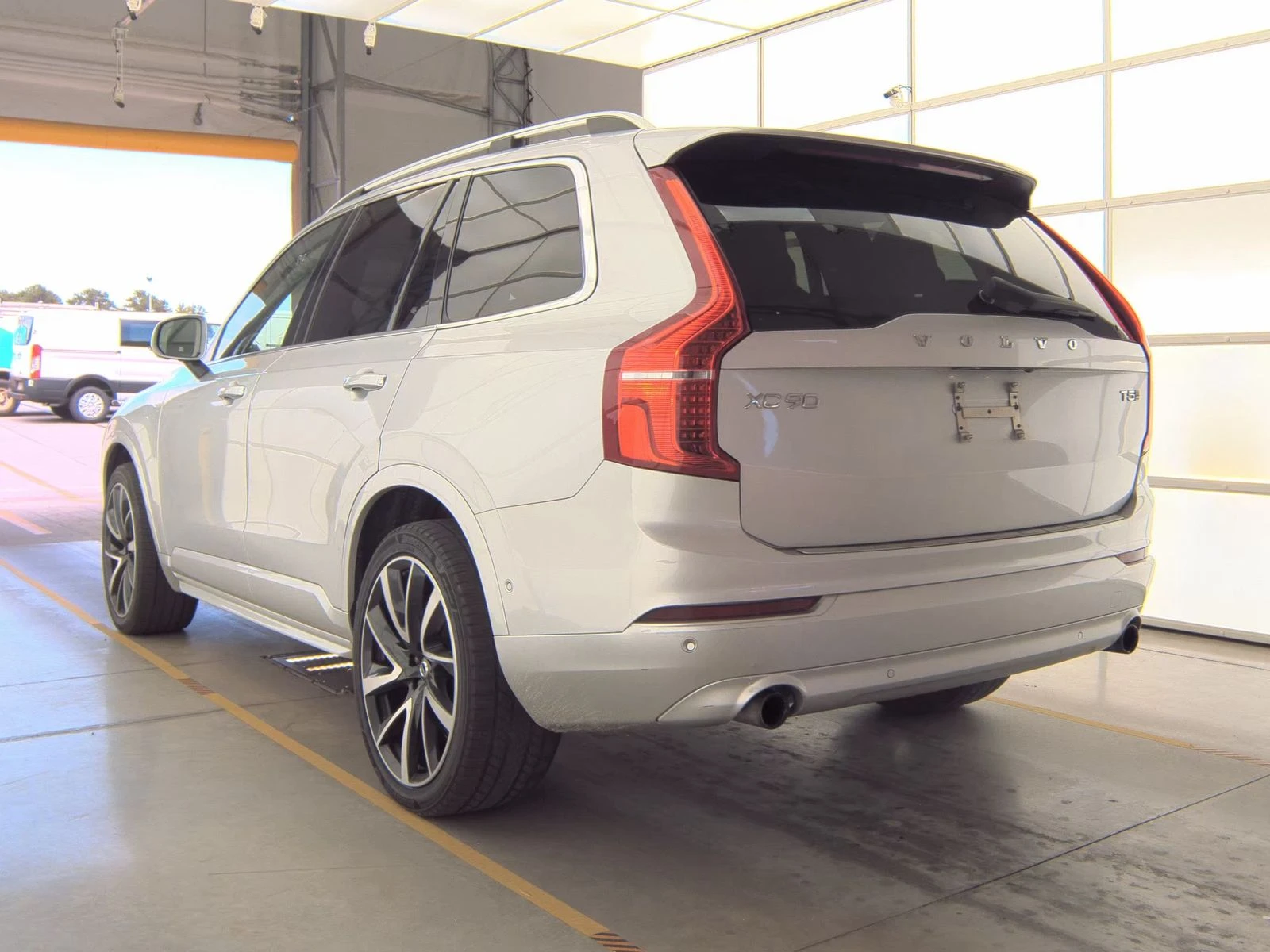 Volvo Xc90 MOMENTUM* ДИГИТАЛНО* ТАБЛО* САМОПАРКИРАНЕ* МЪРТВА* - изображение 4