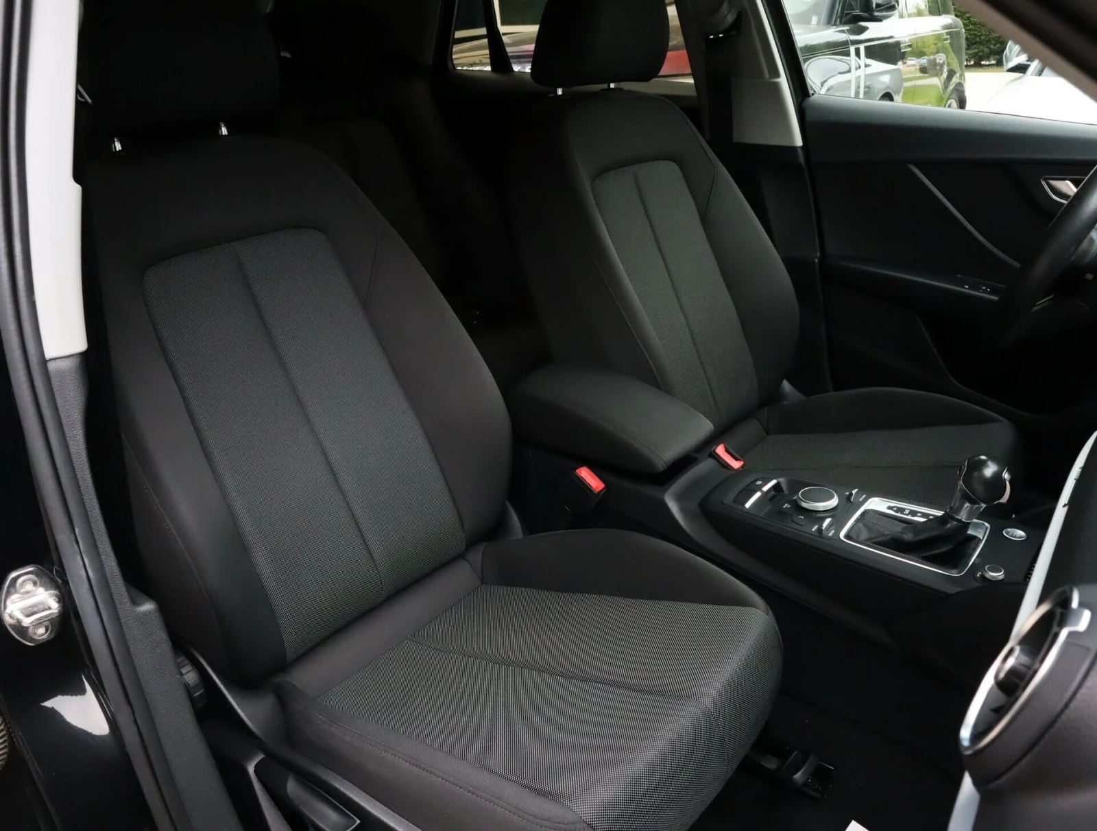 Audi Q2 1.6TDI/Stronic/PDC/Drive Select/Isofix/, снимка 8 - Автомобили и джипове - 54519624