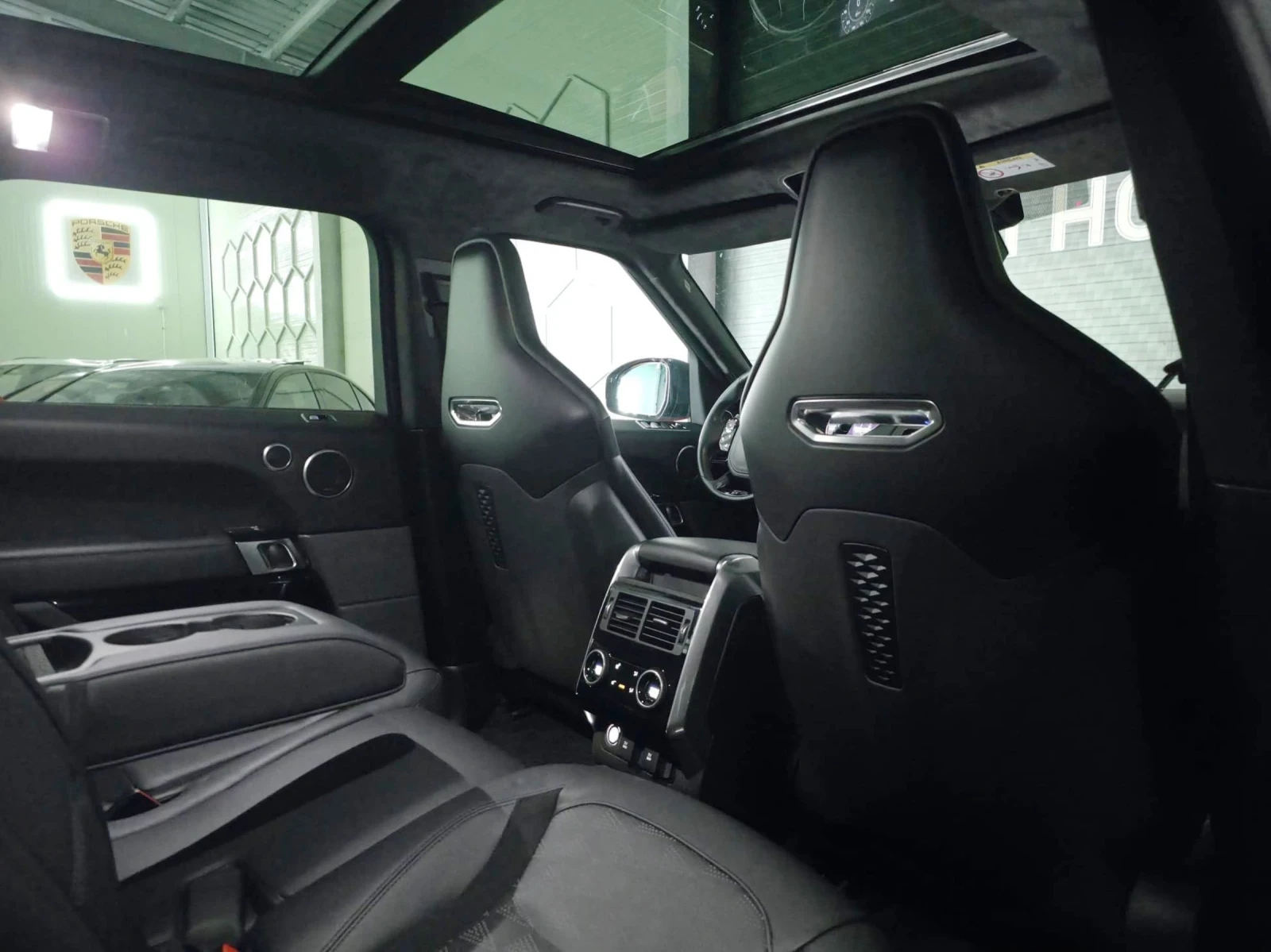 Land Rover Range Rover Sport Range Rover SPORT SVR* 600HP* PANO* 360CAM* MERIDI, снимка 15 - Автомобили и джипове - 54854790