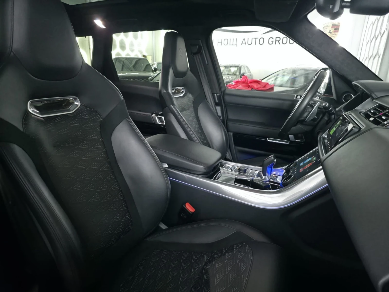 Land Rover Range Rover Sport Range Rover SPORT SVR* 600HP* PANO* 360CAM* MERIDI, снимка 11 - Автомобили и джипове - 54854790