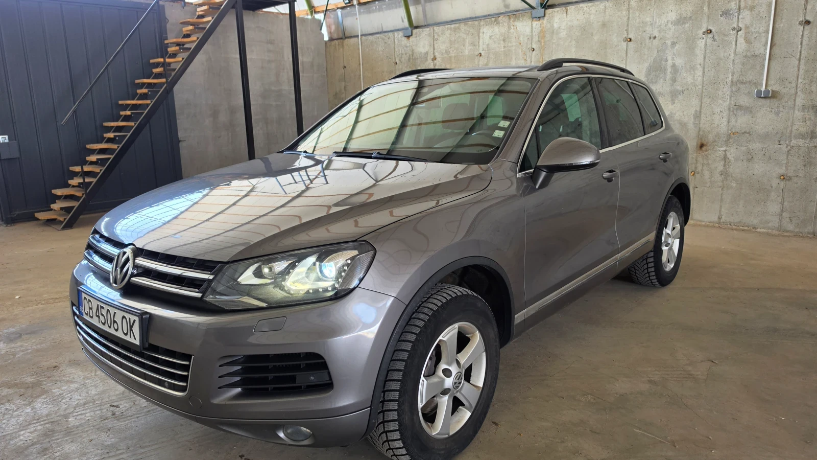 VW Touareg 3.0TDI 245h.p. УНИКАЛЕН на пружини, снимка 2 - Автомобили и джипове - 55252786