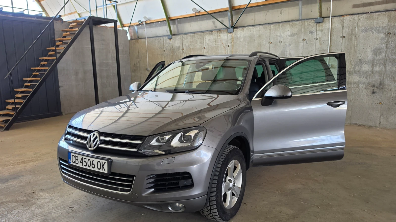 VW Touareg 3.0TDI 245h.p. УНИКАЛЕН на пружини, снимка 12 - Автомобили и джипове - 55252786